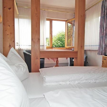 Gasthaus & Hotel Zur Linde Friedrichroda Room photo